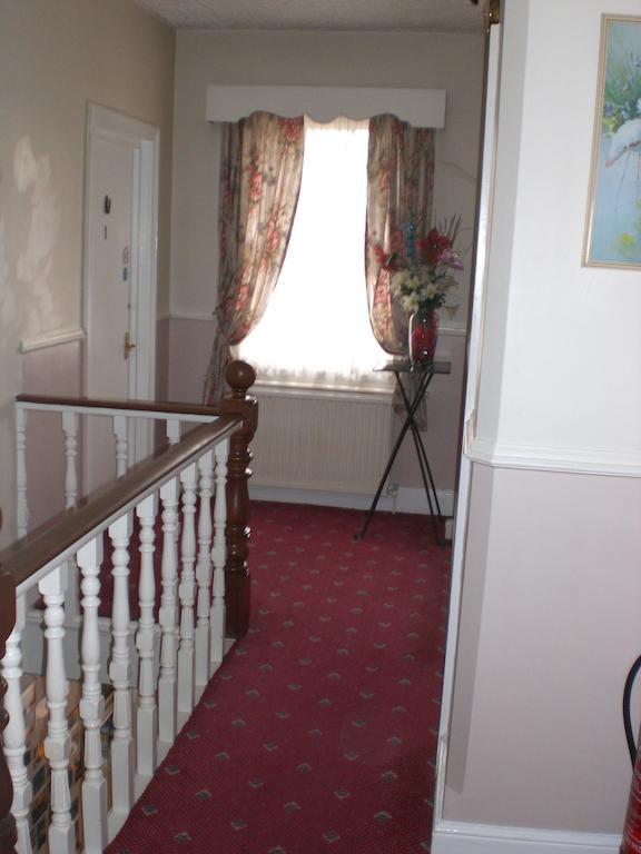 Melville Lodge Gatwick Horley Esterno foto