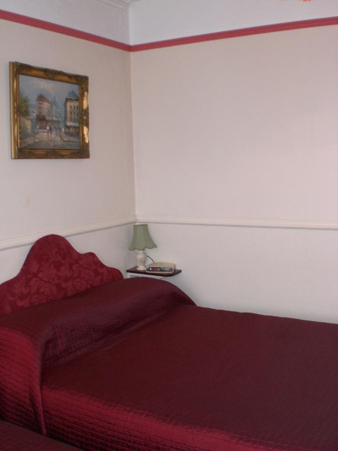 Melville Lodge Gatwick Horley Camera foto